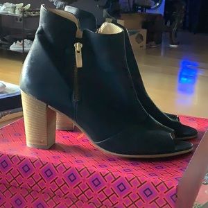 Paul Green ankle booties opened toe Size 9.5